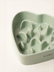 close-up-detail-of-kamamuta-mountain-slow-feeder-bowl