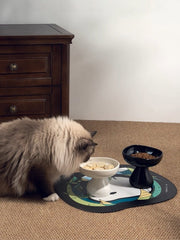 ragdoll-cat-eating-treats-from-kamamuta-bamboo-pet-placemat