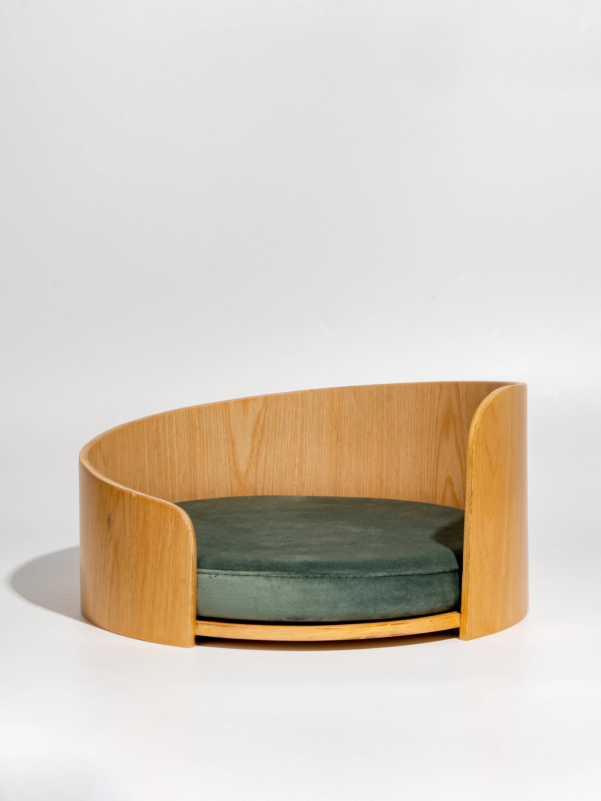 medog-green-kamamuta-cuddle-pet-bed-wooden-support medog-green-kamamuta-cuddle-pet-bed-wooden-support