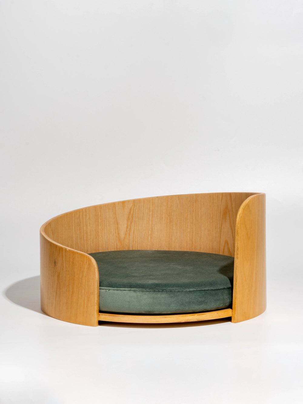 medog-green-kamamuta-cuddle-pet-bed-wooden-support