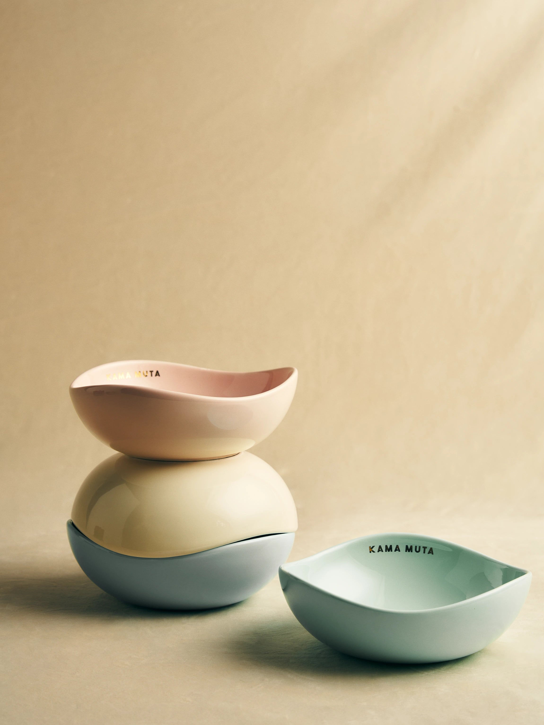 kamamuta-mini-pod-bowl-combination-with-a-beige-background kamamuta-mini-pod-bowl-combination-with-a-beige-background