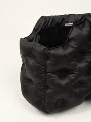 close-up-of-kamamuta-airy-pet-bag-pet-friendly-side-slanted-opening