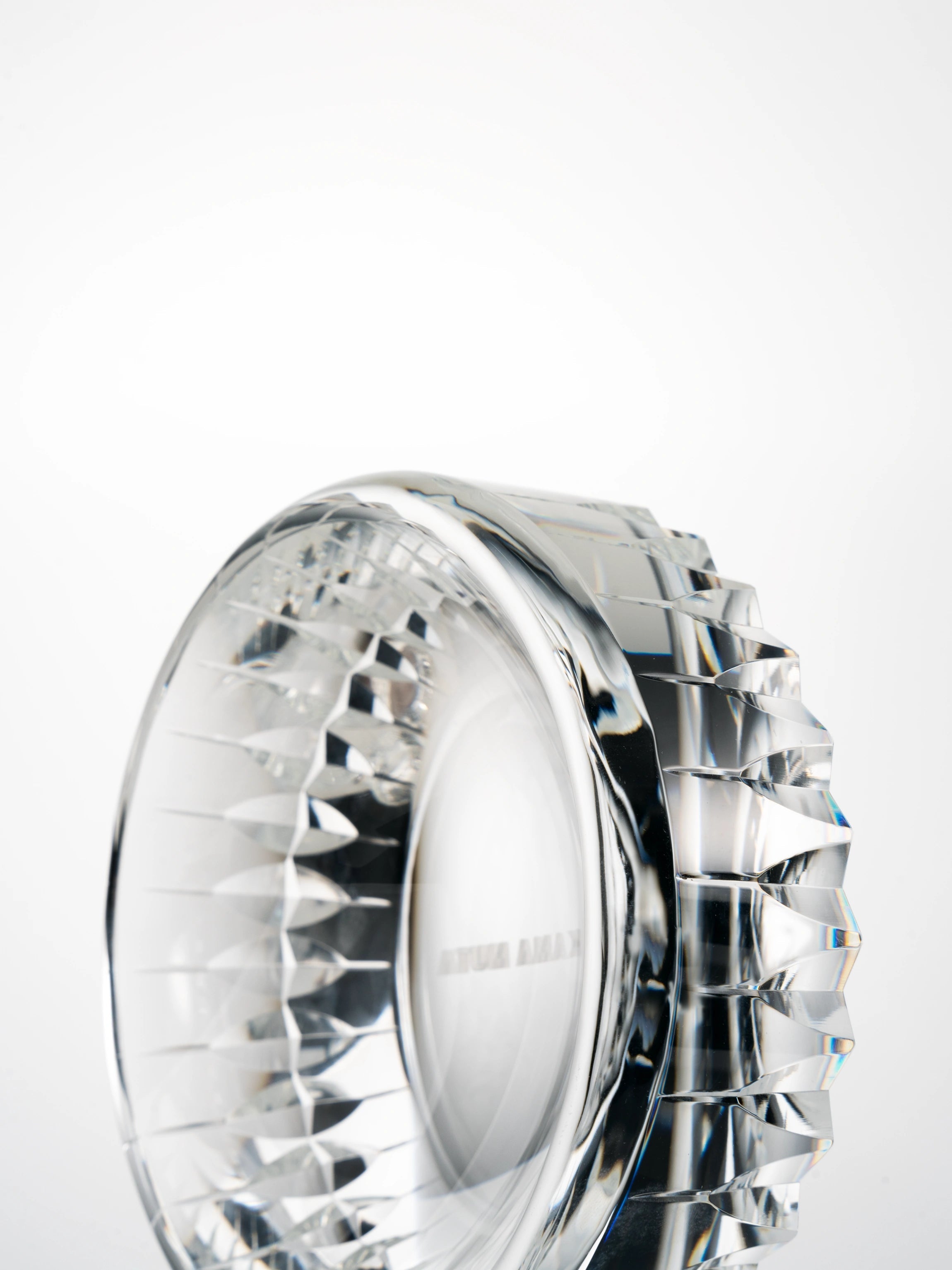 close-up-kamamuta-Starry-edo-kiriko-crystal-pet-bowl close-up-kamamuta-Starry-edo-kiriko-crystal-pet-bowl