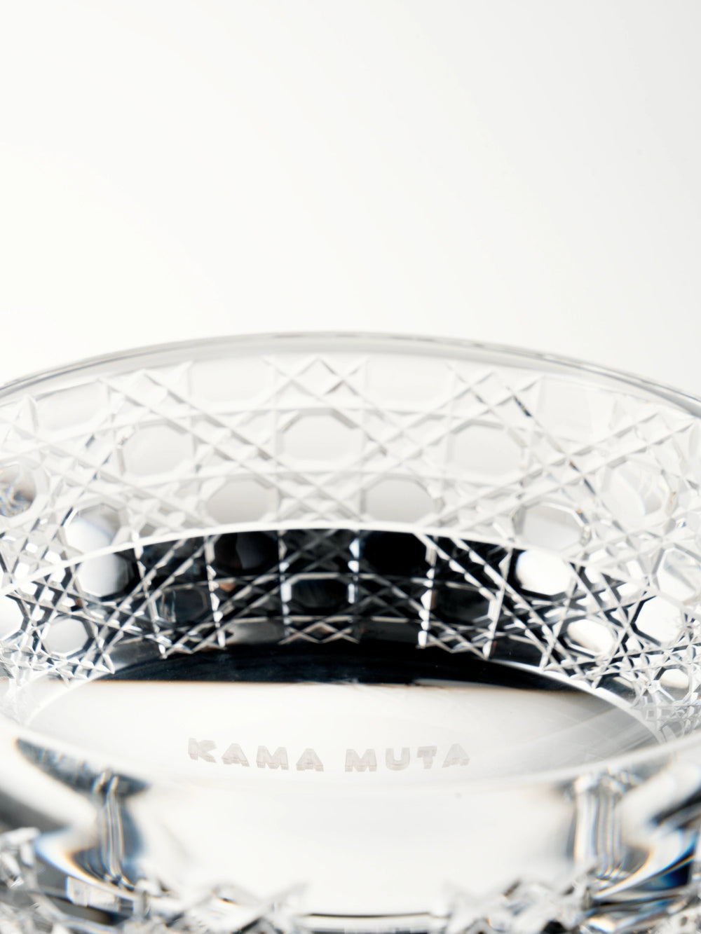 close-up-kamamuta-kaleidoscope-edo-kiriko-crystal-pet-bowl