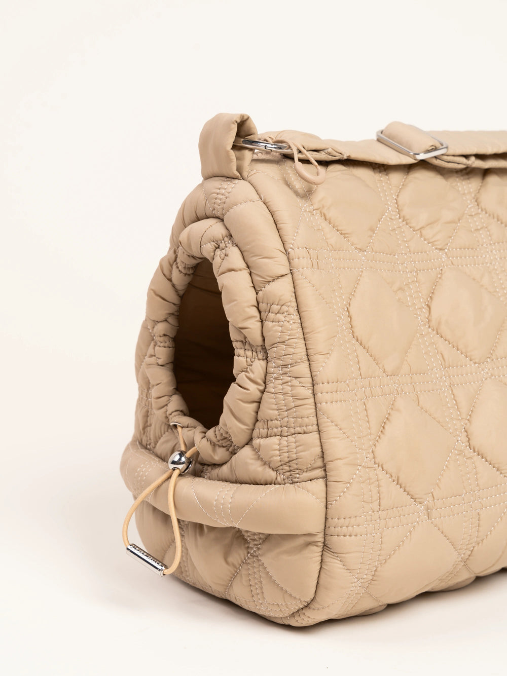 close-up-of-kamamuta-pinecone-pet-carrier-dog-peek-opening-with-elastic-detail