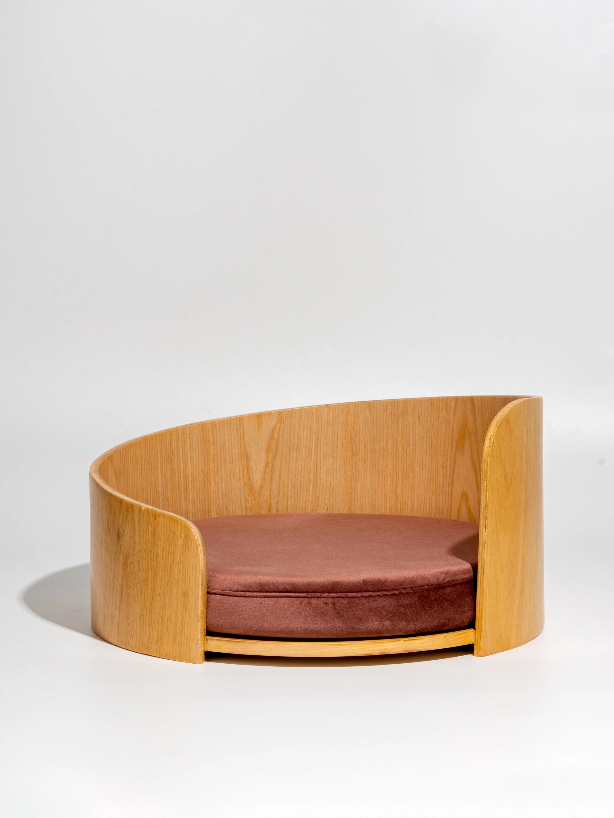 Aiken-Lake-Brown-kamamuta-cuddle-pet-bed-wooden-support