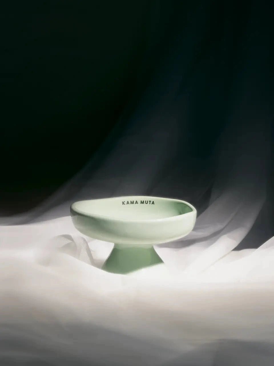 green-kamamuta-mushroom-bowl-placed-in-gauze-fabric