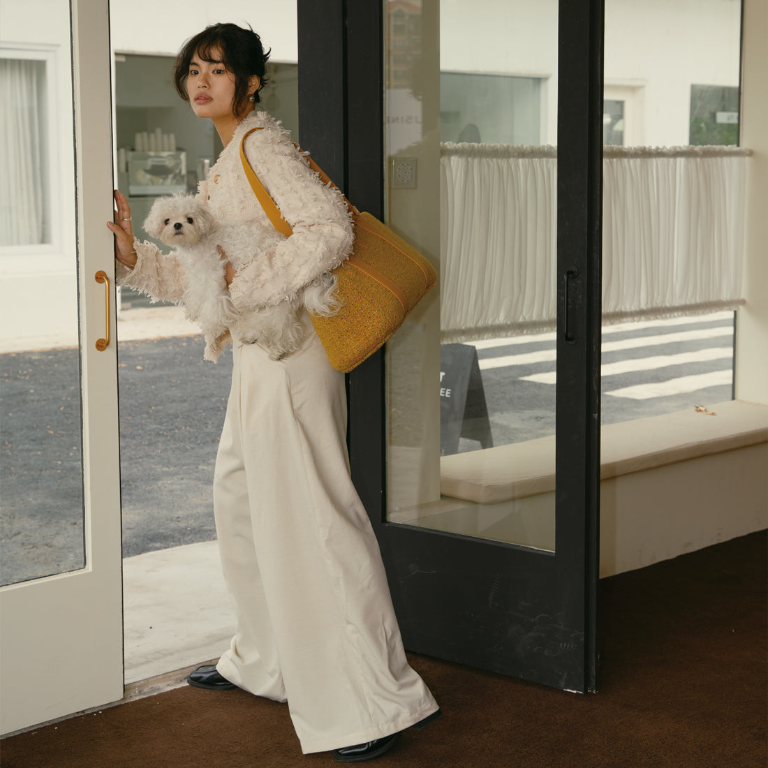 Warm Cat and Dog Carrier for Winter | Stylish & Cozy Pet Bag HK Kamamuta