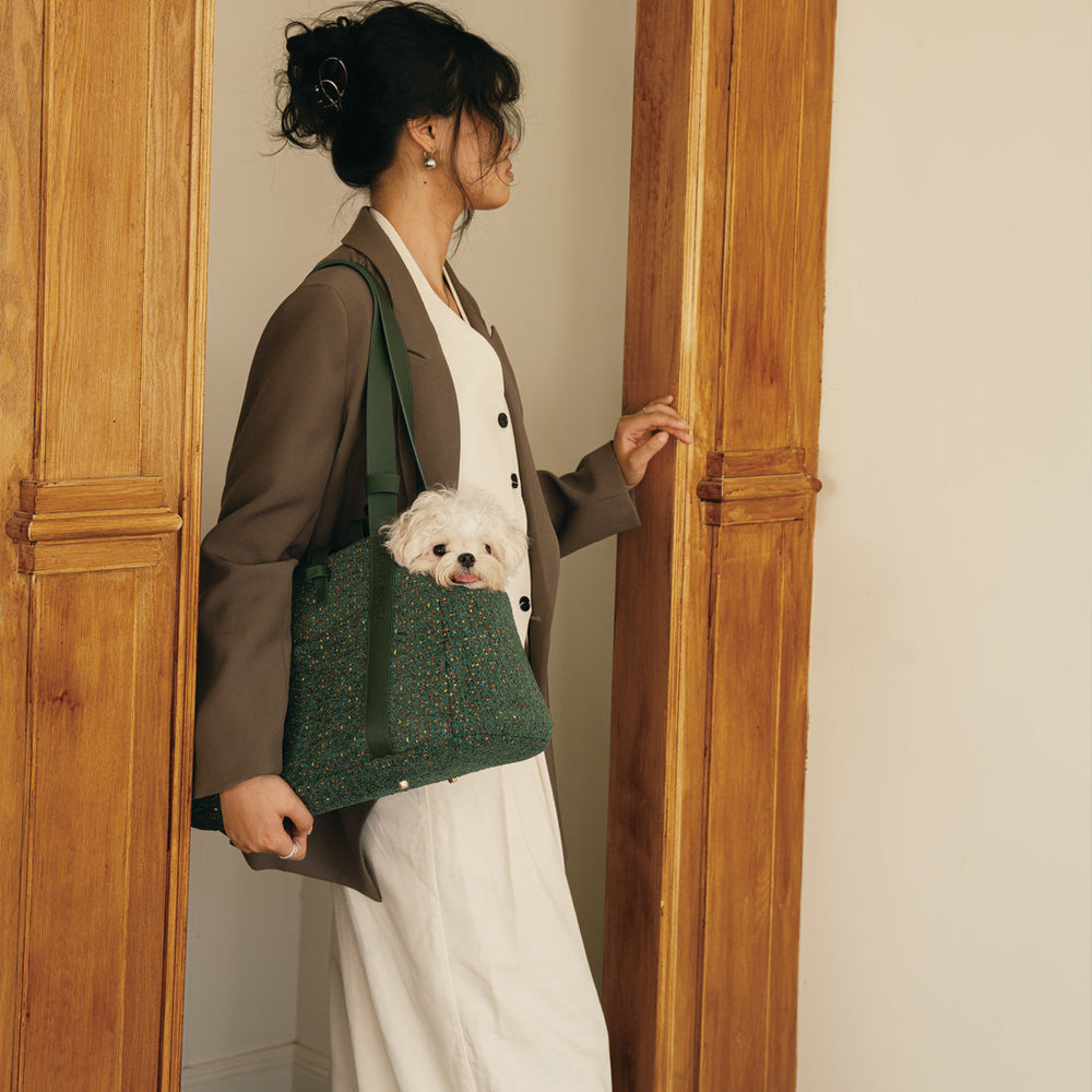 
                  
                    Warm Cat and Dog Carrier for Winter | Stylish & Cozy Pet Bag HK Kamamuta
                  
                