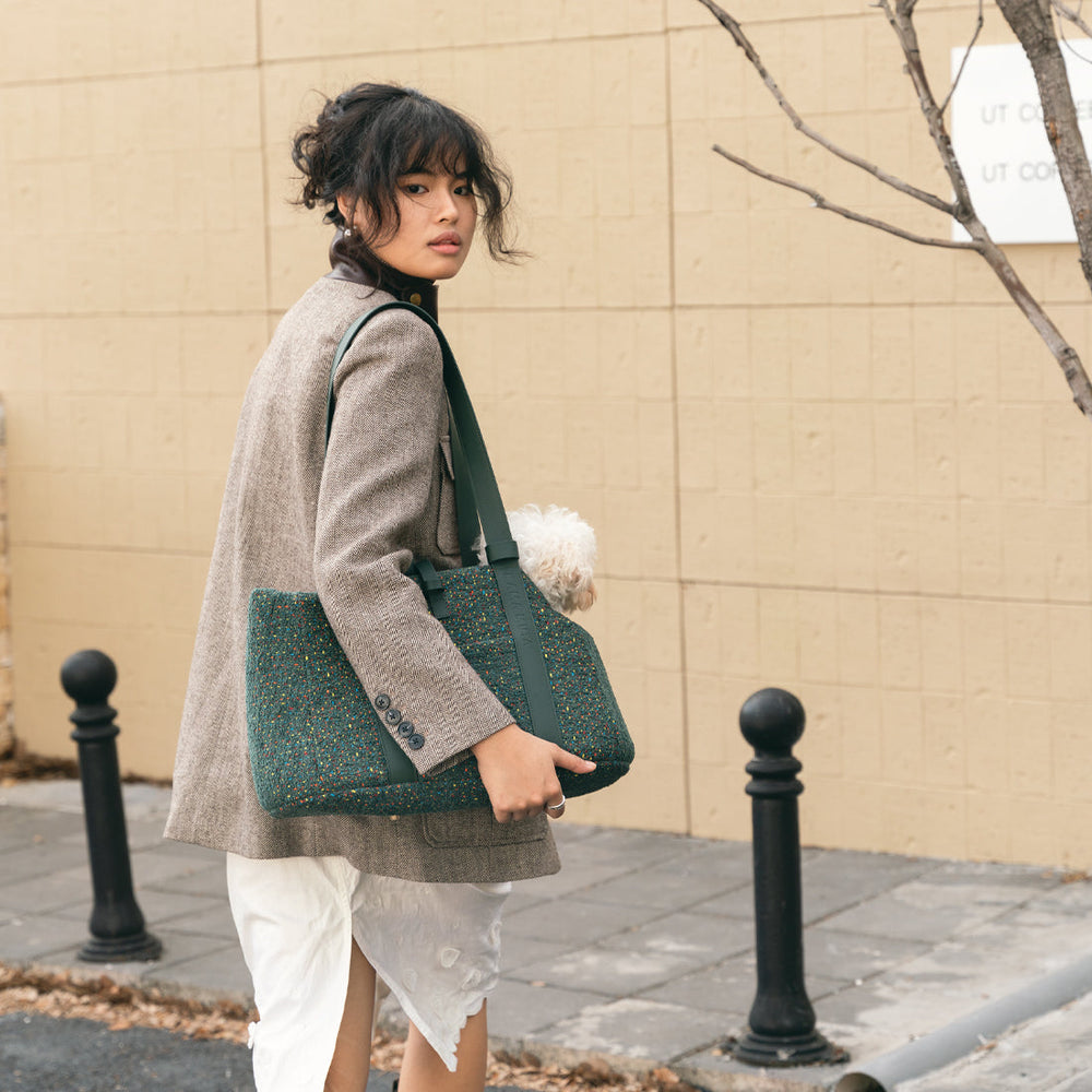 
                  
                    Warm Cat and Dog Carrier for Winter | Stylish & Cozy Pet Bag HK Kamamuta
                  
                